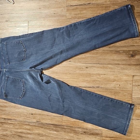 Womens Lee's Classic Fit Medium Wash Jeans Sz 12 28" inseam - Picture 3 of 4